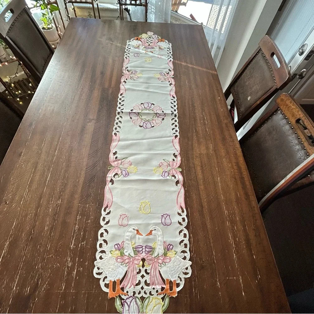 Embroidered Goose Table Runner with Floral Design‎